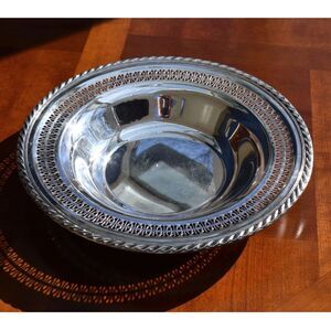 Vintage WM Rogers Silverplate Serving Bowl Pattern 4135 Pierced Border - 12 3/8"